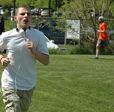 (L-R) Runners Kris E. and Rich Ward 2013_La_Salle_Albany_twinning_run_Kris_E_Rich_Ward